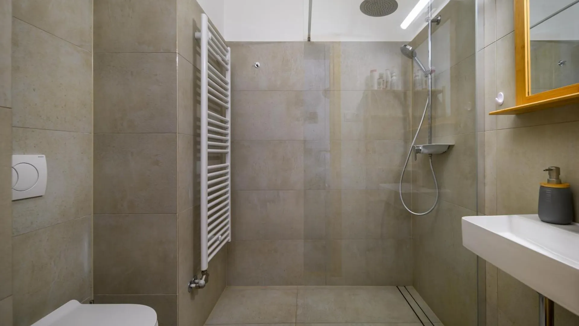 Rustic Downtown Apartment 106 M2 Budapest